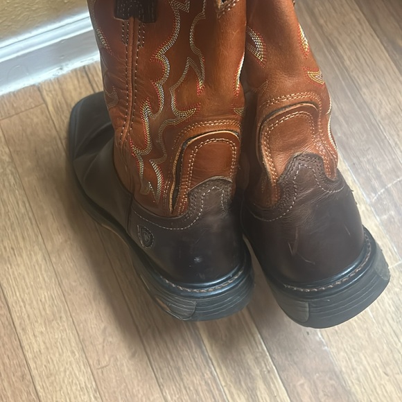ARIAT Booth size 9.5 - Picture 2 of 14